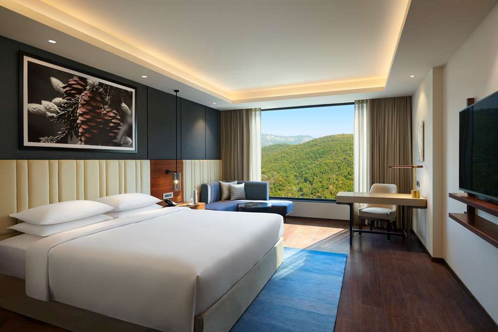 HYATT REGENCY DEHRADUN RESORT & SPA-guestroom-Guest Room,On-Site.jpg