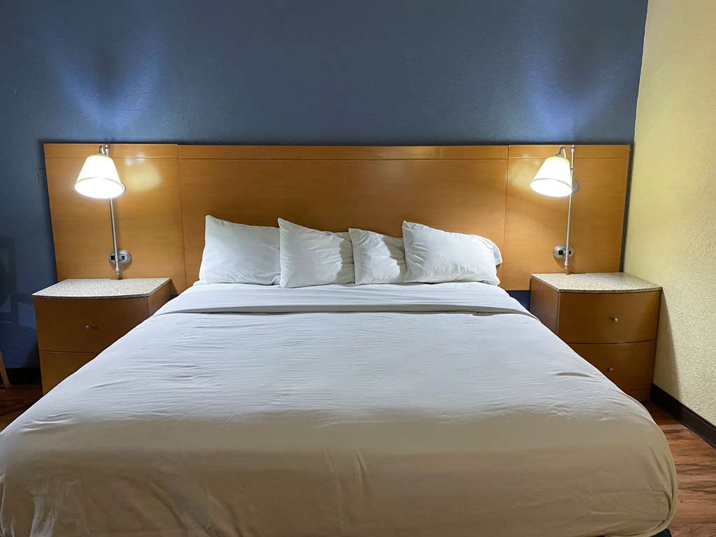 STUDIO 6 SAVANNAH, GA - GATEWAY AND-guestroom-Guest Room,On-Site.jpg