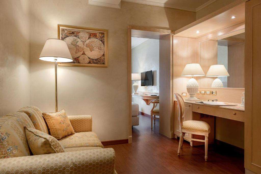 HOTEL DE LONDRES-guestroom-Guest Room,On-Site.jpg