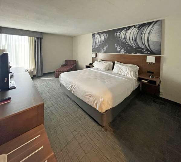  - Clarion Pointe Hotel Hopkinsville - I-169, Exit 7