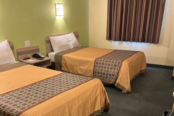  - Howard Johnson Hotel Clarksville - I-24, Exit 4