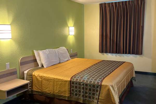  - Howard Johnson Hotel Clarksville - I-24, Exit 4