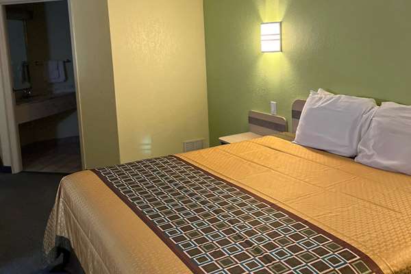  - Howard Johnson Hotel Clarksville - I-24, Exit 4