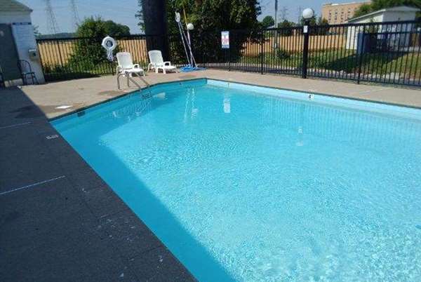 Pool - Howard Johnson Hotel Clarksville - I-24, Exit 4