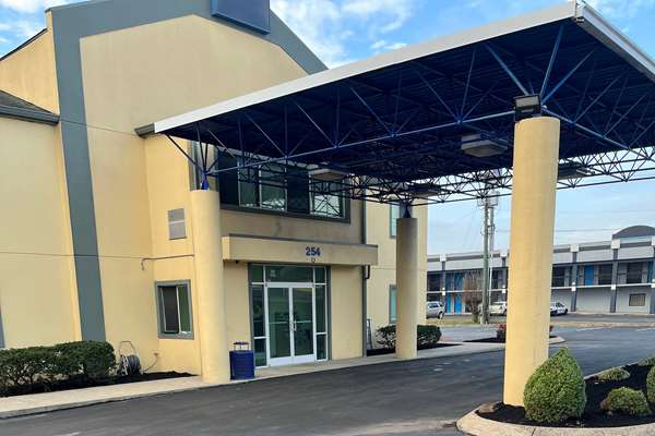 Exterior view - Howard Johnson Hotel Clarksville - I-24, Exit 4