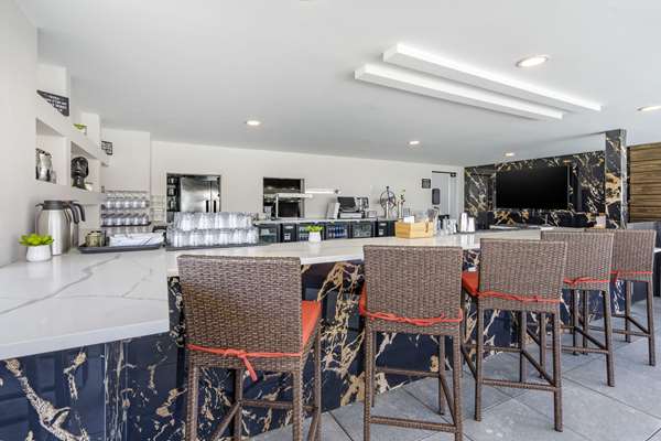 Pool - Cambria Hotel & Suites Universal Studios Orlando