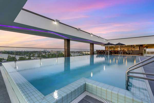 Pool - Cambria Hotel & Suites Universal Studios Orlando