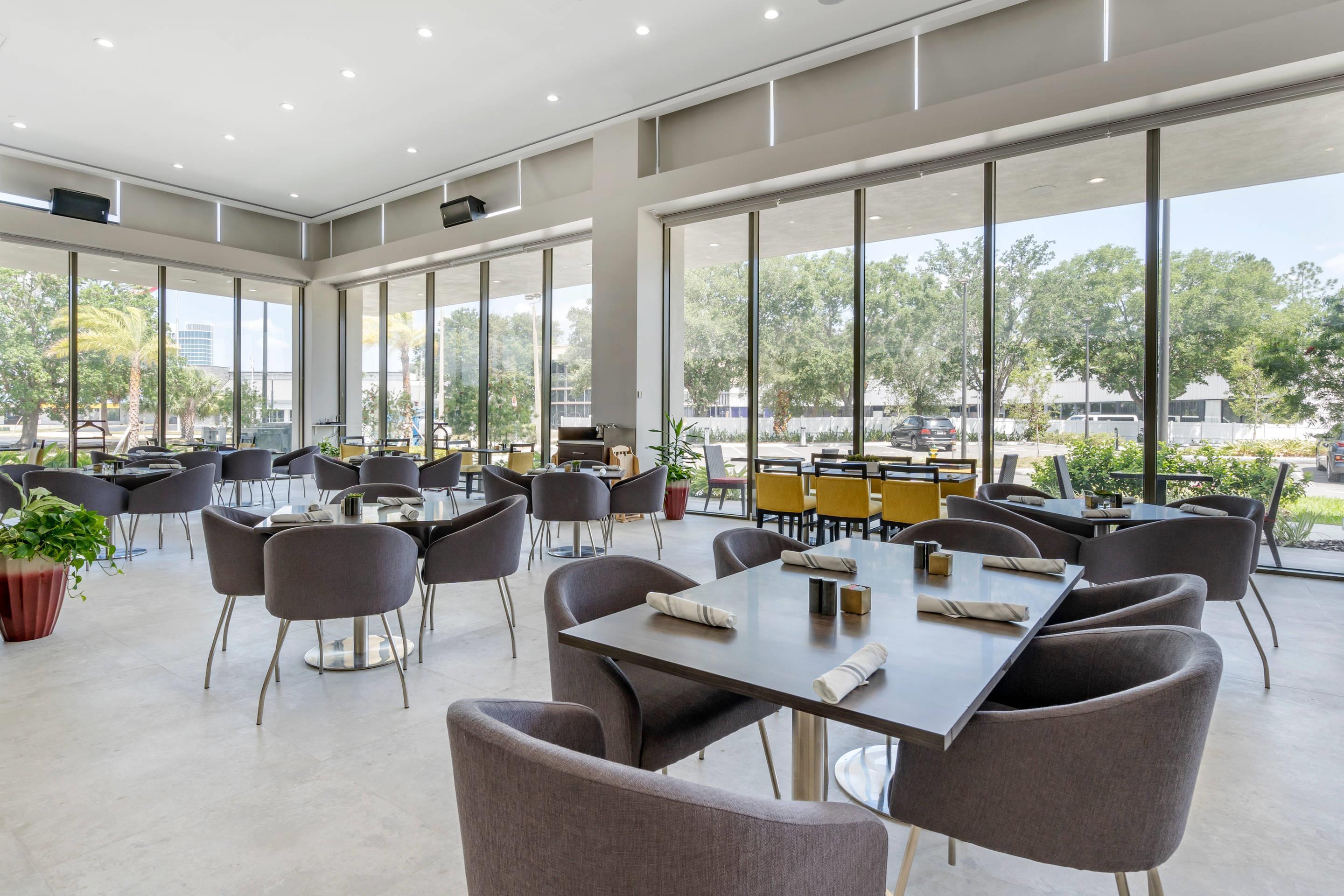 Dining room | Cambria Hotel Orlando Universal Blvd