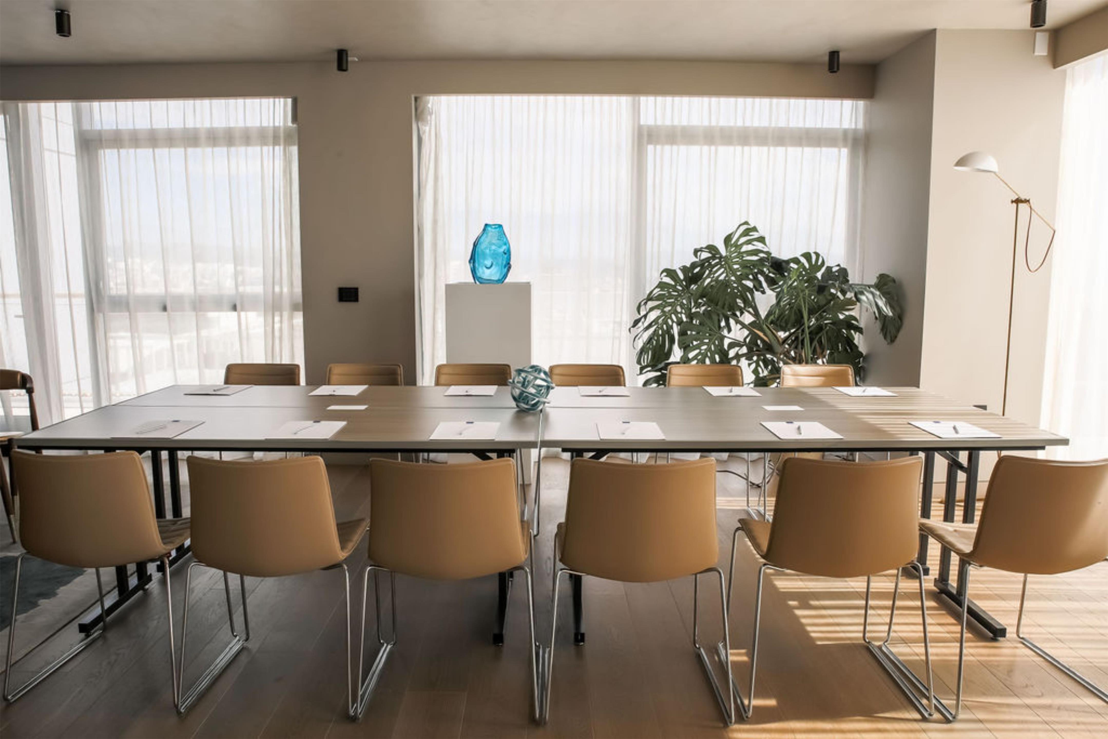 Meeting Room | Conrad Los Angeles