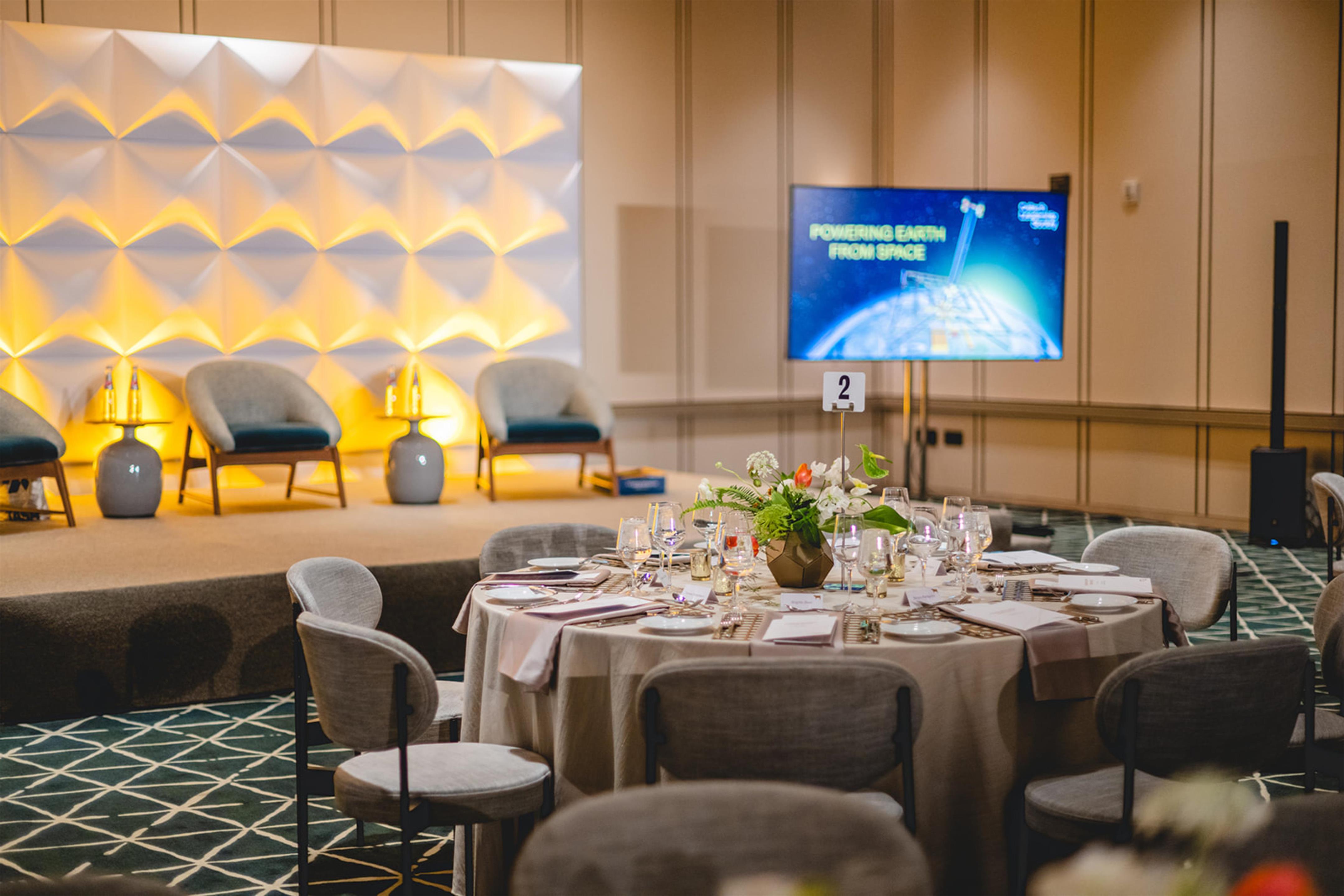 Meeting Room | Conrad Los Angeles