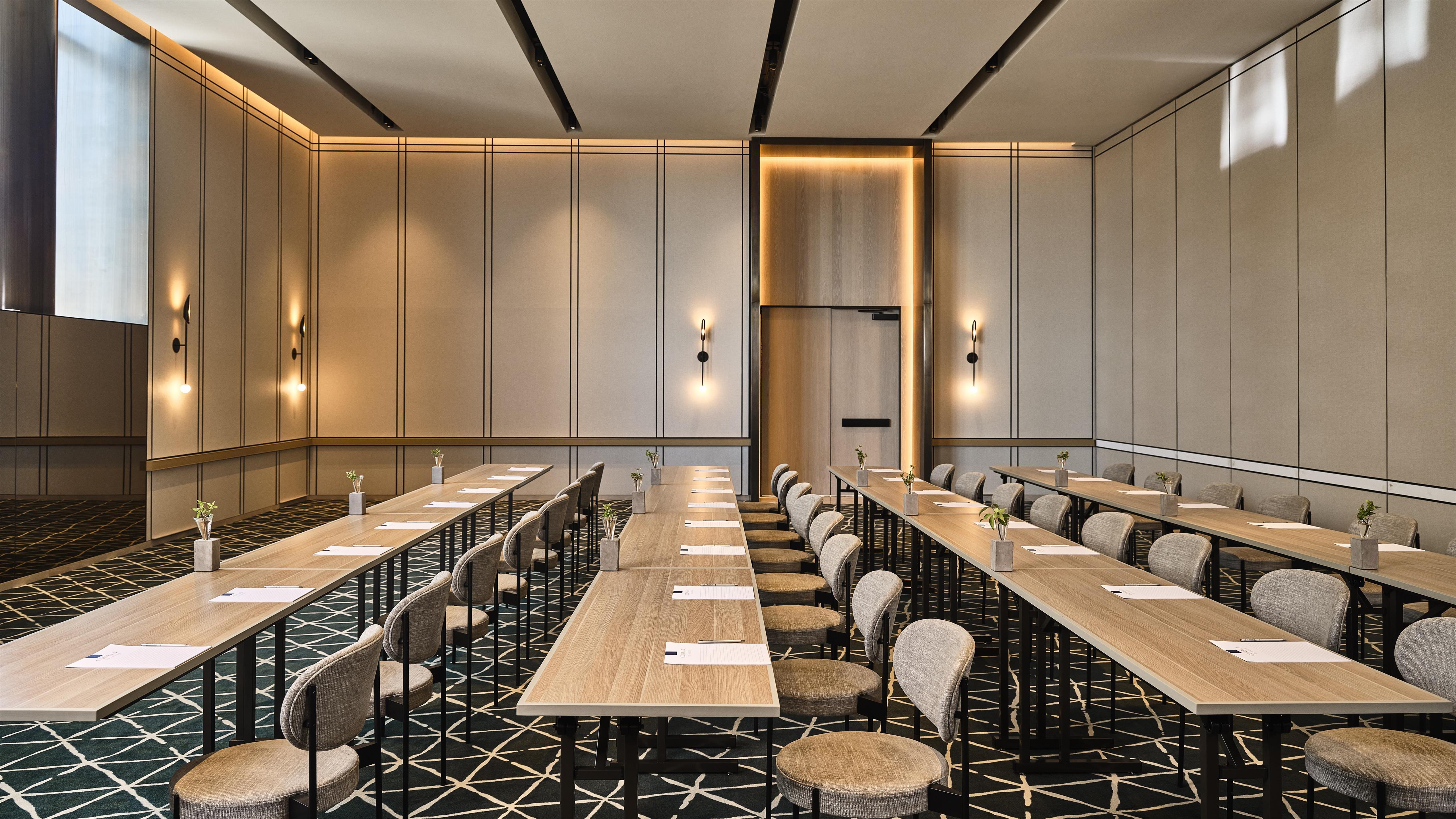 Meeting Room | Conrad Los Angeles