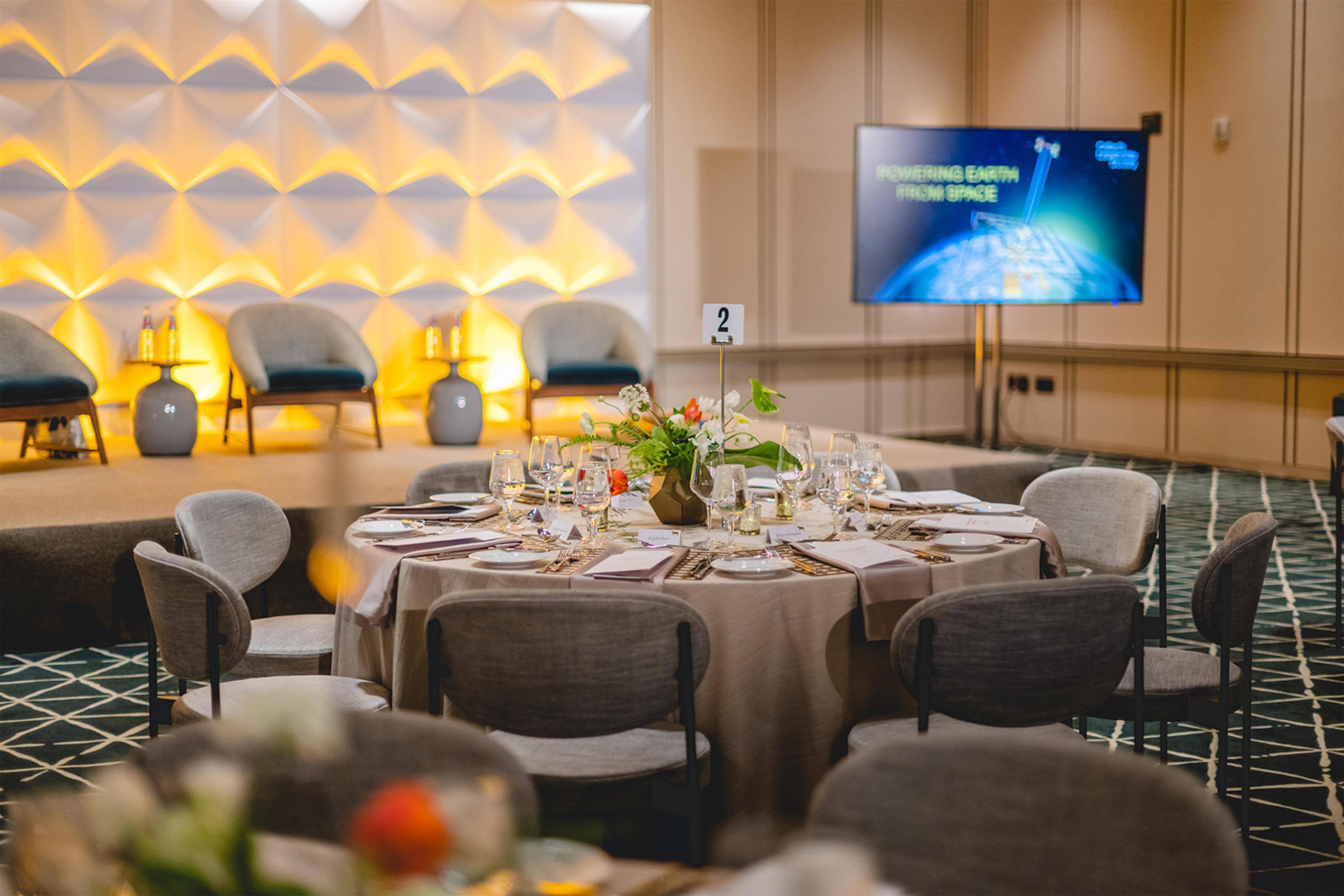 Meeting Room | Conrad Los Angeles