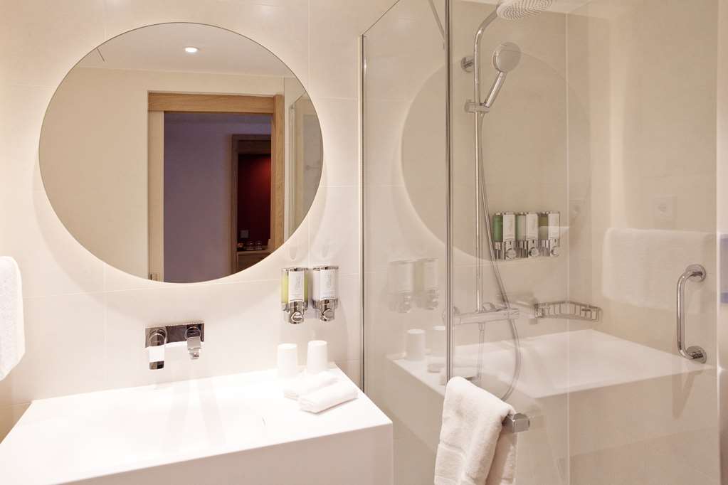 Hampton by Hilton Regensburg - Tap to explore photos