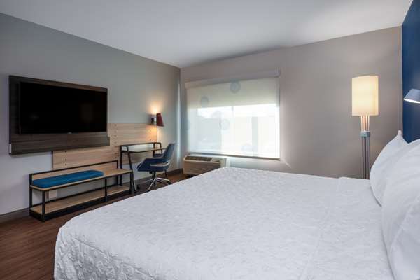  - Tru by Hilton Hotel Naperville