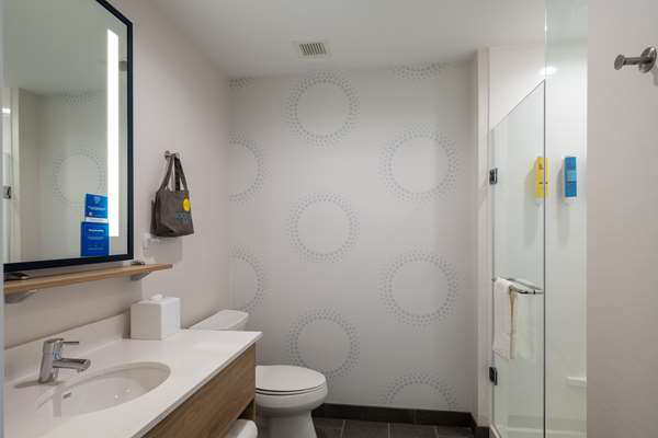  - Tru by Hilton Hotel Naperville