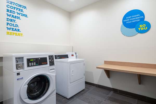  - Tru by Hilton Hotel Naperville