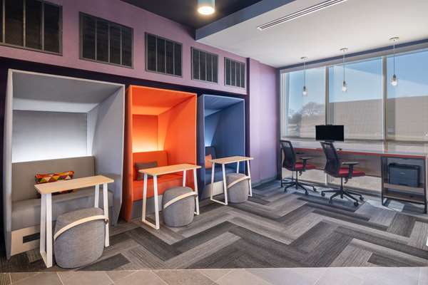 Conference Area - Tru by Hilton Hotel Naperville