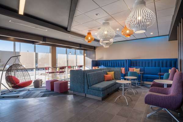  - Tru by Hilton Hotel Naperville