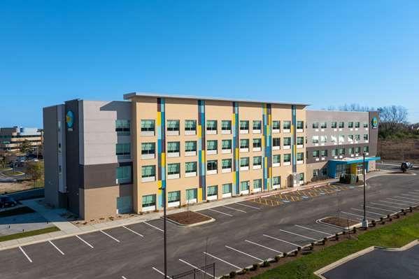 Exterior view - Tru by Hilton Hotel Naperville