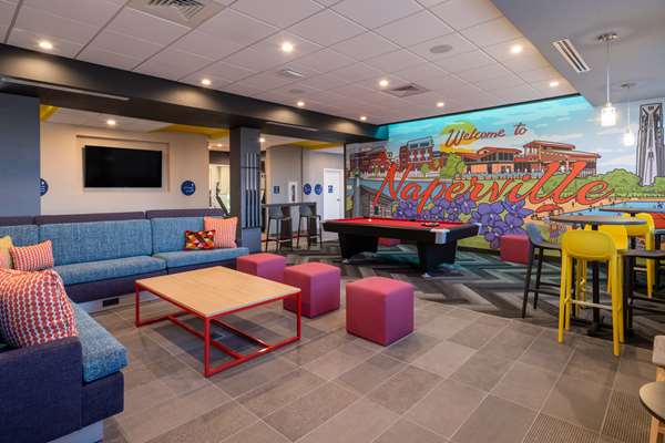  - Tru by Hilton Hotel Naperville