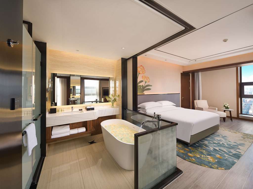 Hilton Garden Inn Anshan - Tap to explore photos
