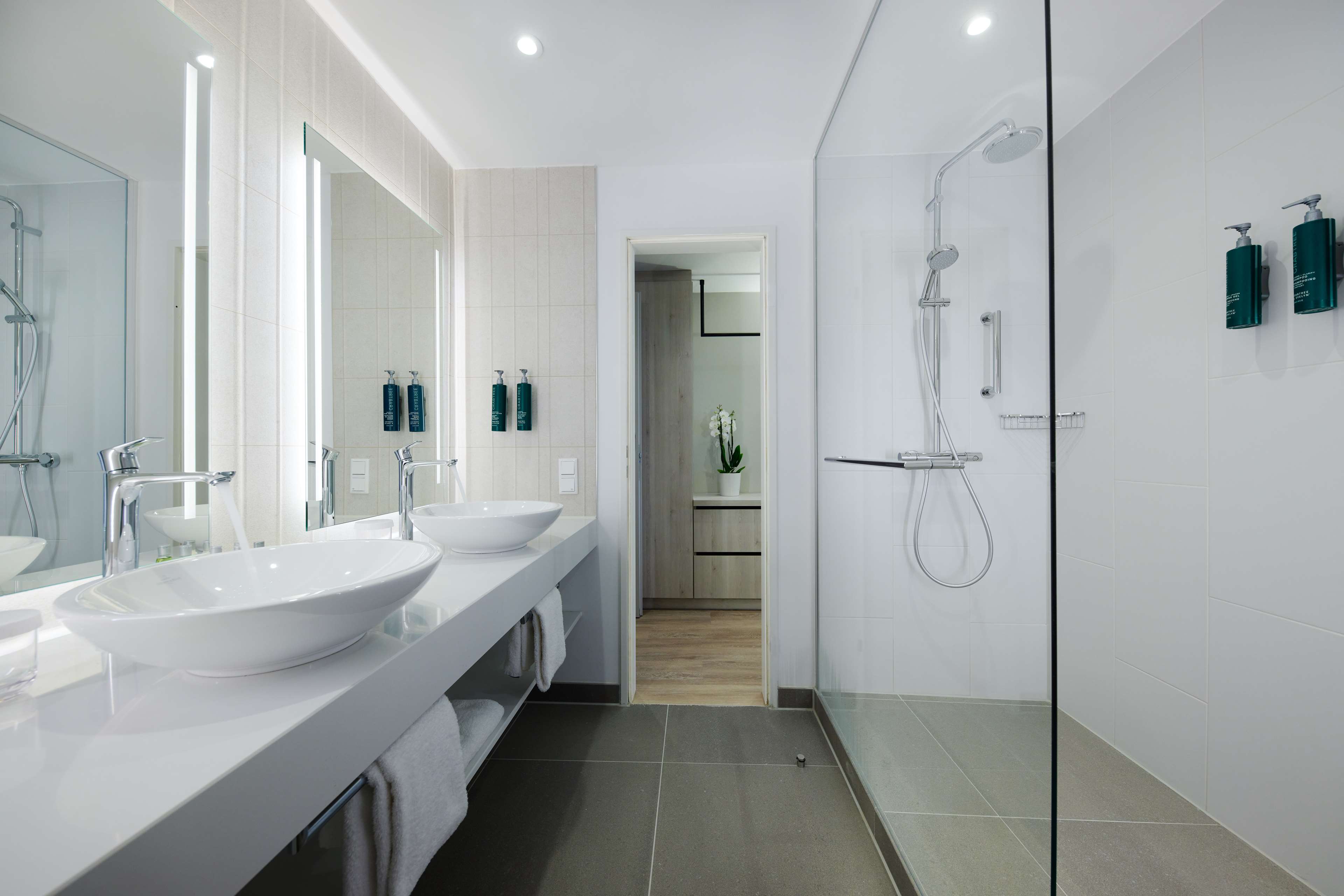 DoubleTree by Hilton Hannover Schweizerhof Room Type - KING ONE BEDROOM SUITE
