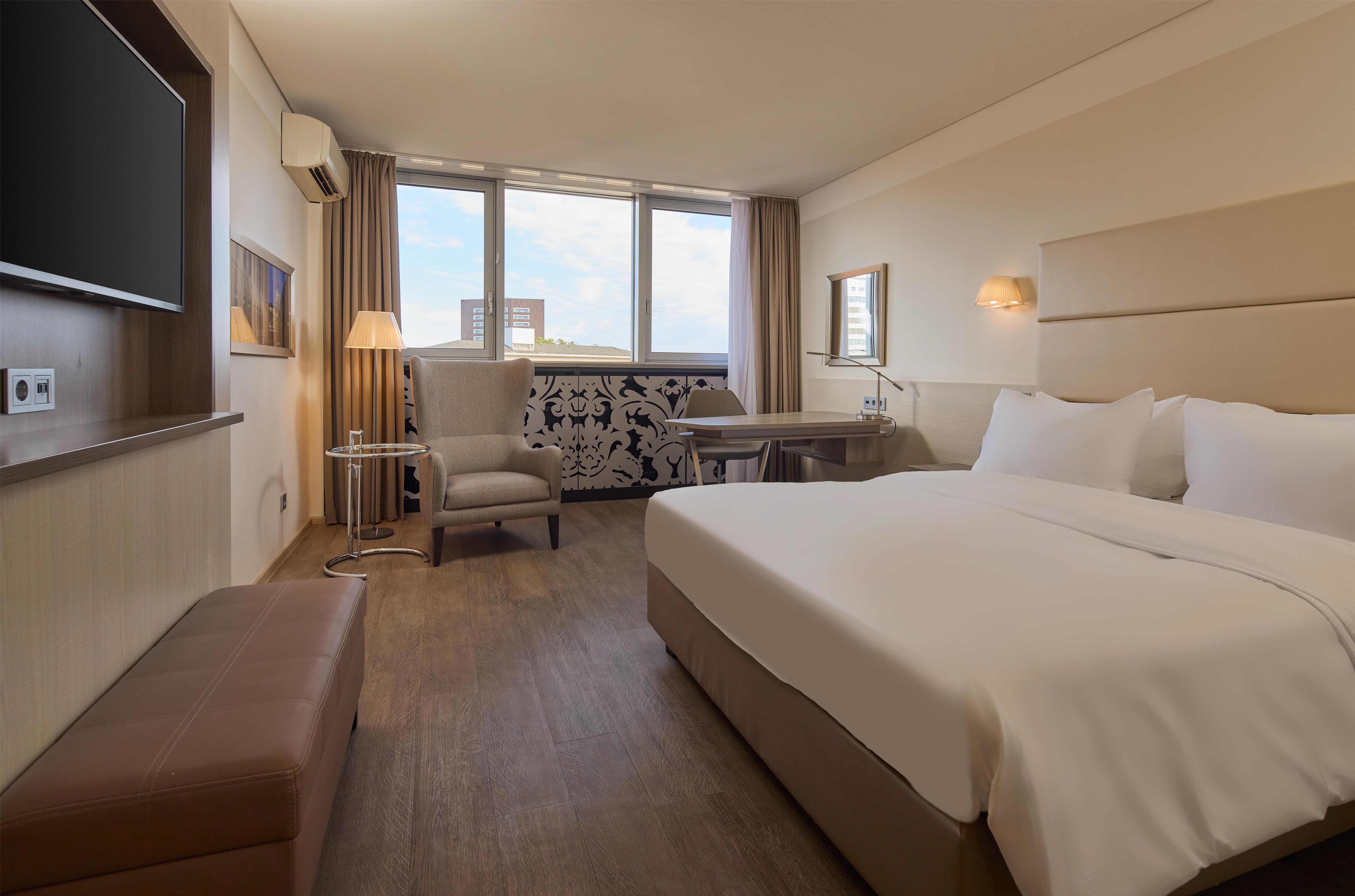 DoubleTree by Hilton Hannover Schweizerhof Room Type - QUEEN GUEST ROOM