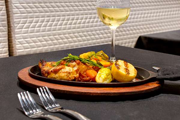 Restaurant - Embassy Suites Halcyon Alpharetta