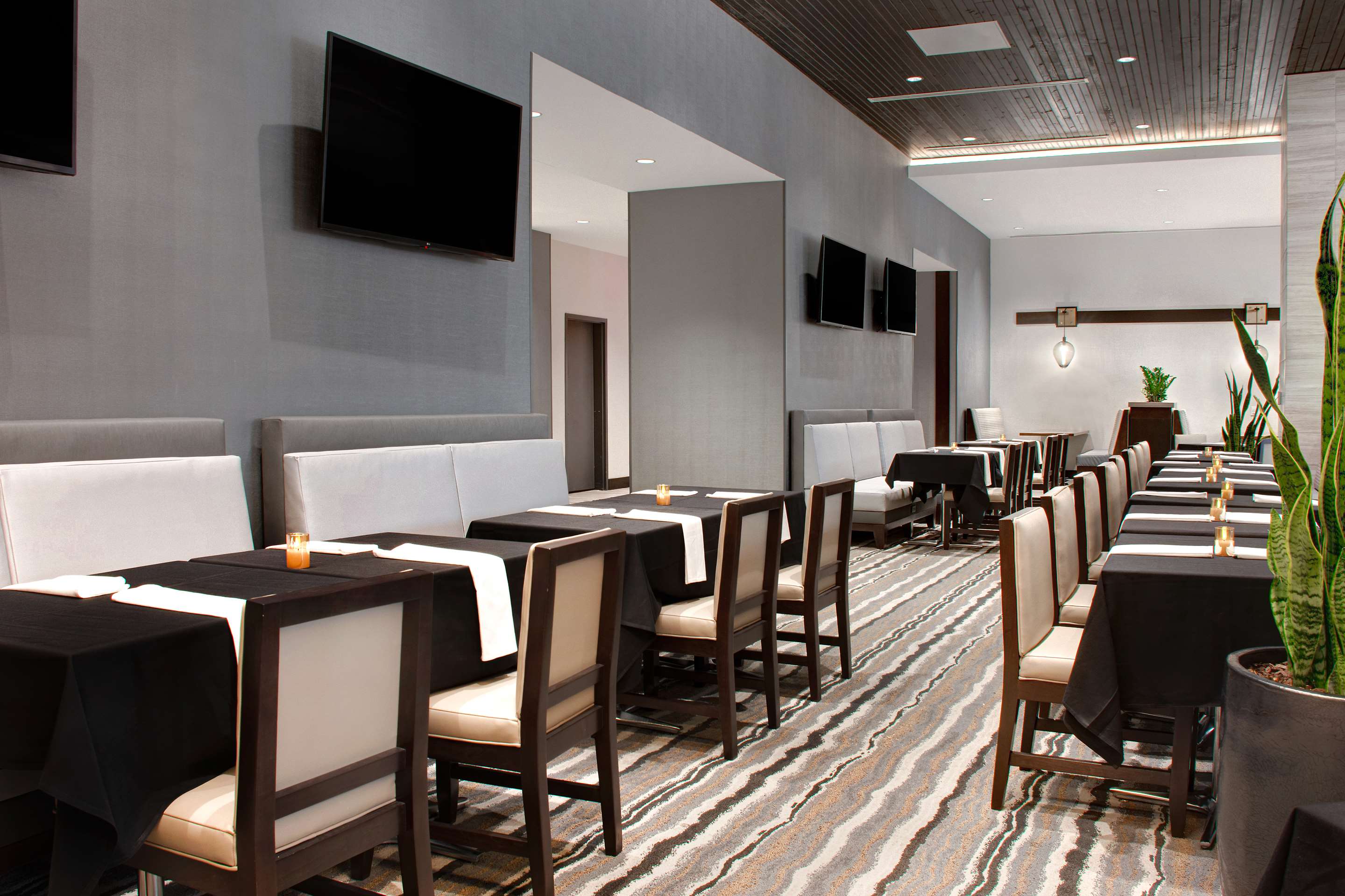 Restaurant | Embassy Suites By Hilton Alpharetta Halcyon