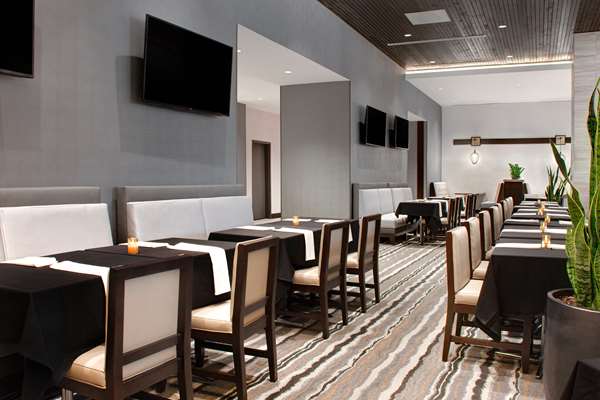 Restaurant - Embassy Suites Halcyon Alpharetta