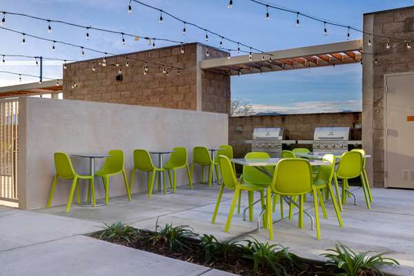 Restaurant - Home2 Suites by Hilton Redding