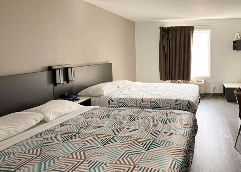STUDIO 6 ALTOONA, IA - DES MOINES E-guestroom-Guest Room,On-Site.jpg