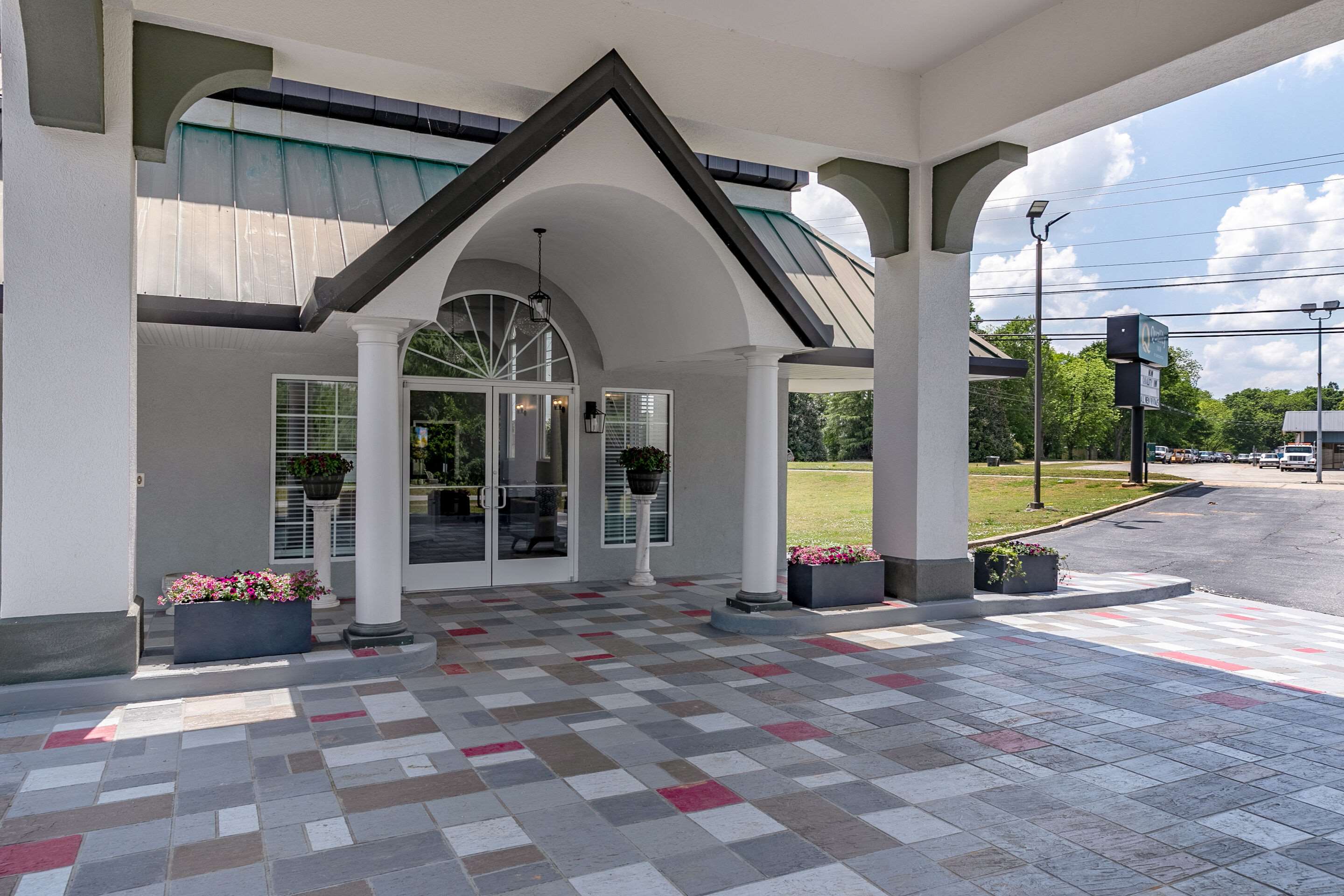Hotel entrance | Quality Inn