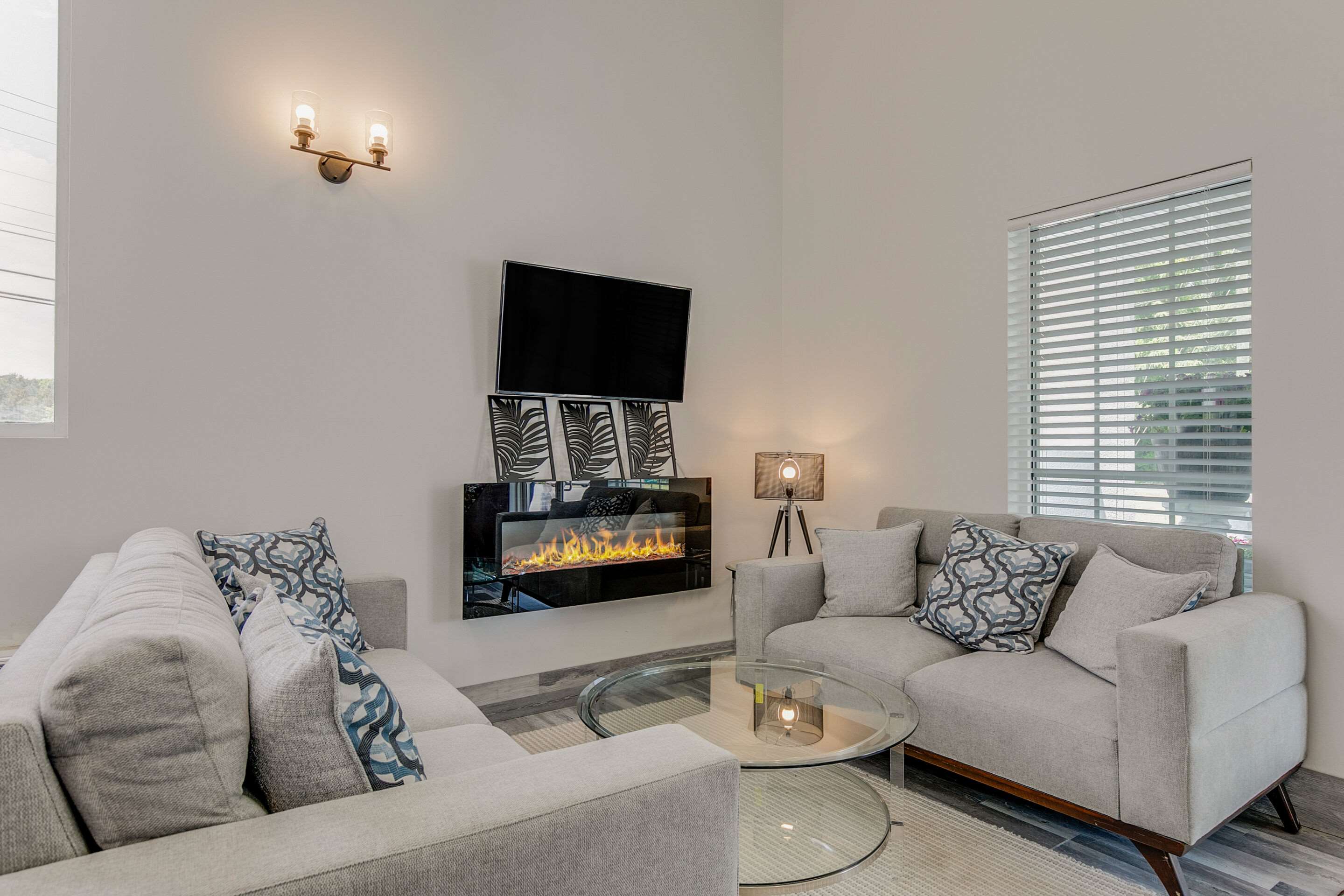 Lobby with sitting area | Quality Inn