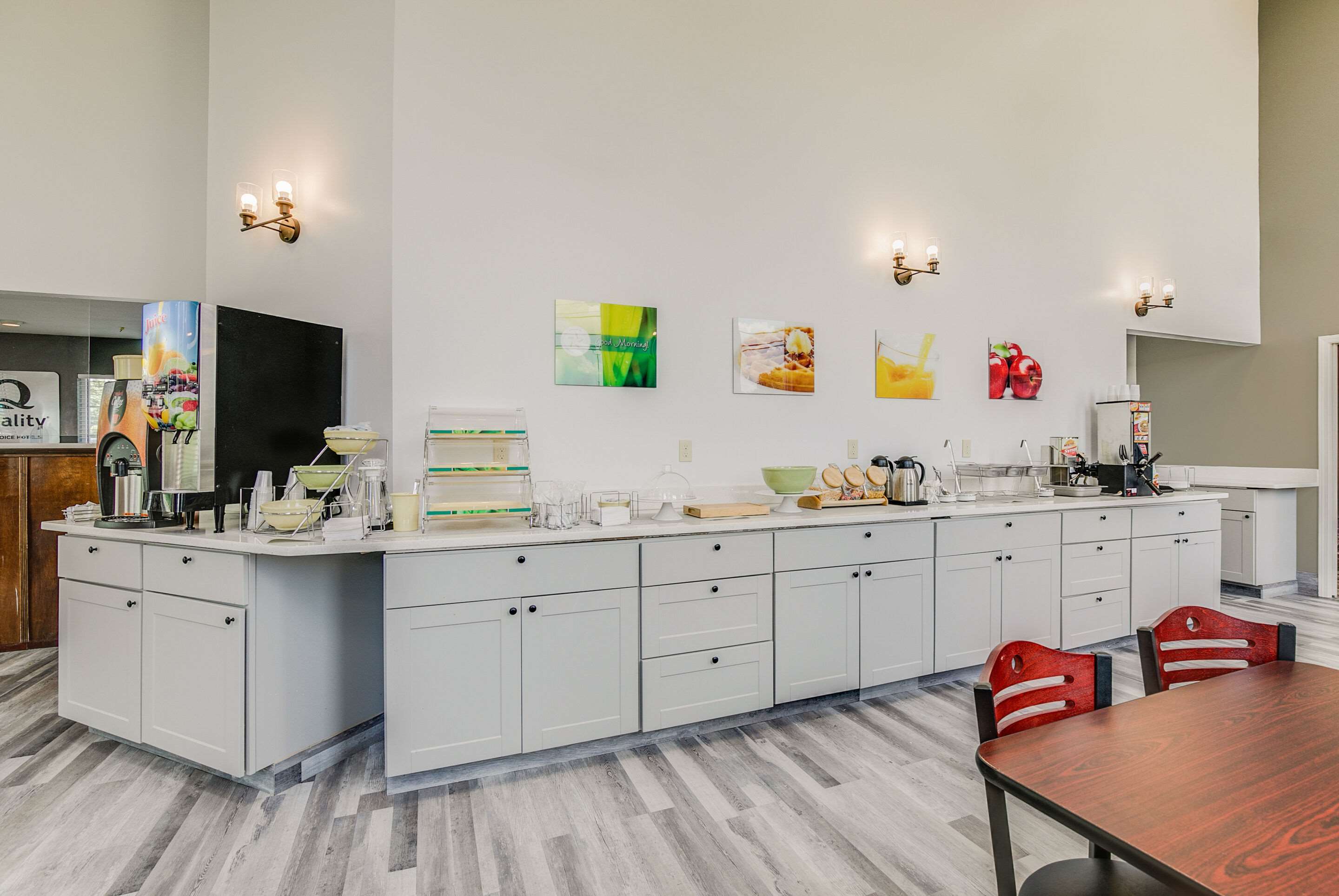 Breakfast area | Quality Inn