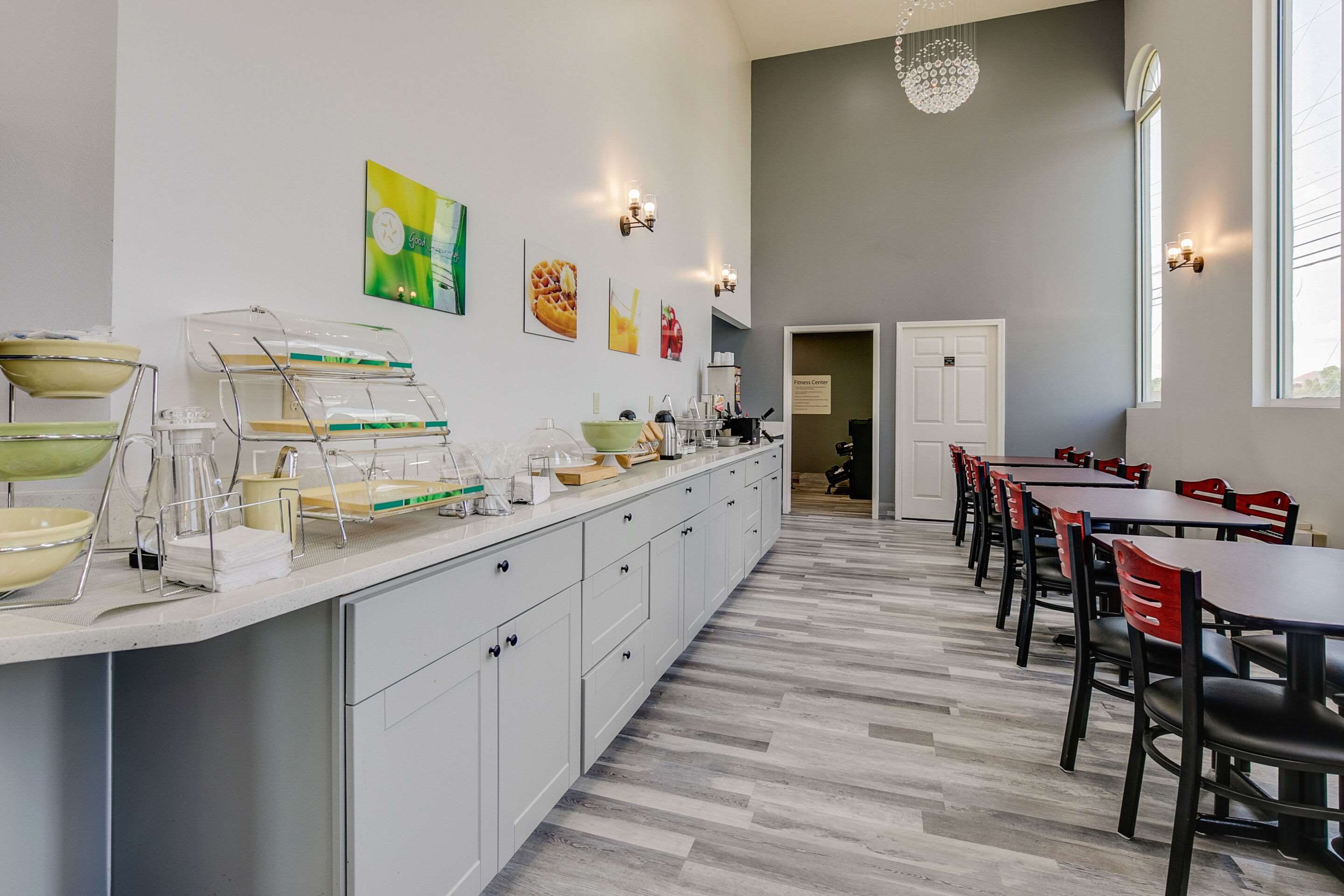 Enjoy breakfast in this seating area | Quality Inn