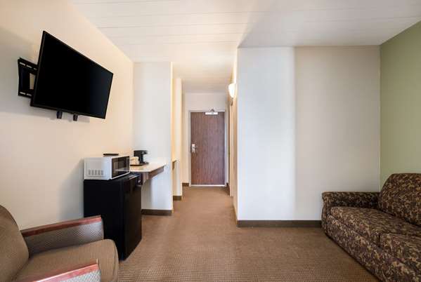 Suite - Quality Inn & Suites Monterey