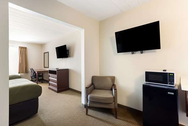 Suite - Quality Inn & Suites Monterey