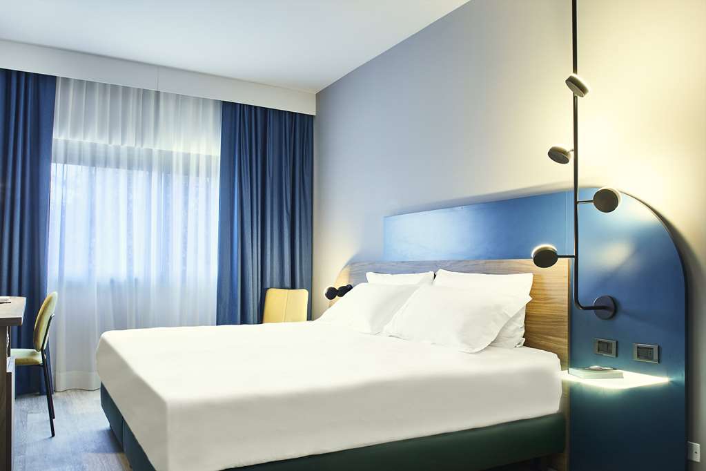 BELSTAY MILANO LINATE-guestroom-Guest Room,Bed,Queen bed,On-Site.jpg