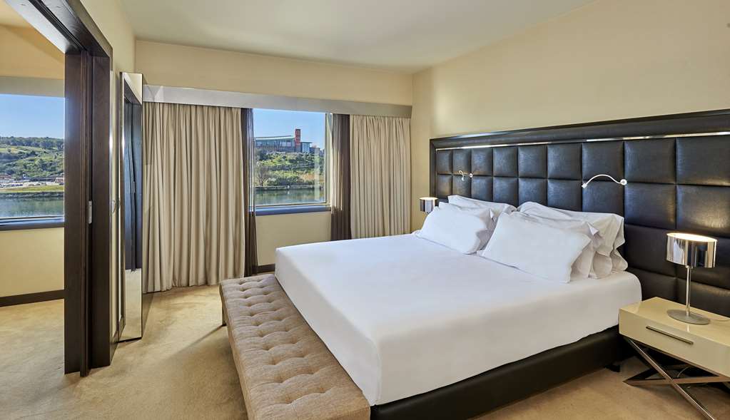 NH COIMBRA DONA INES-guestroom-Guest Room,Suite,On-Site.jpg