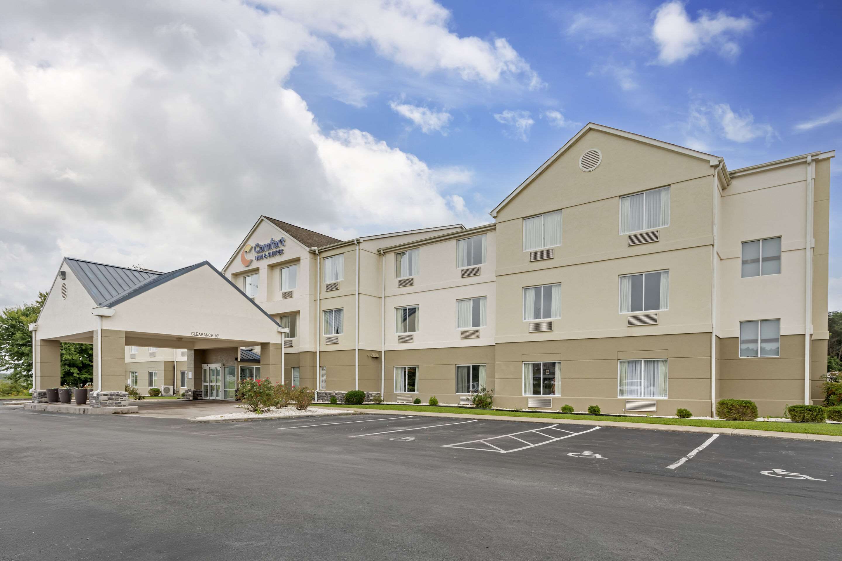 Hotel exterior | Comfort Inn & Suites