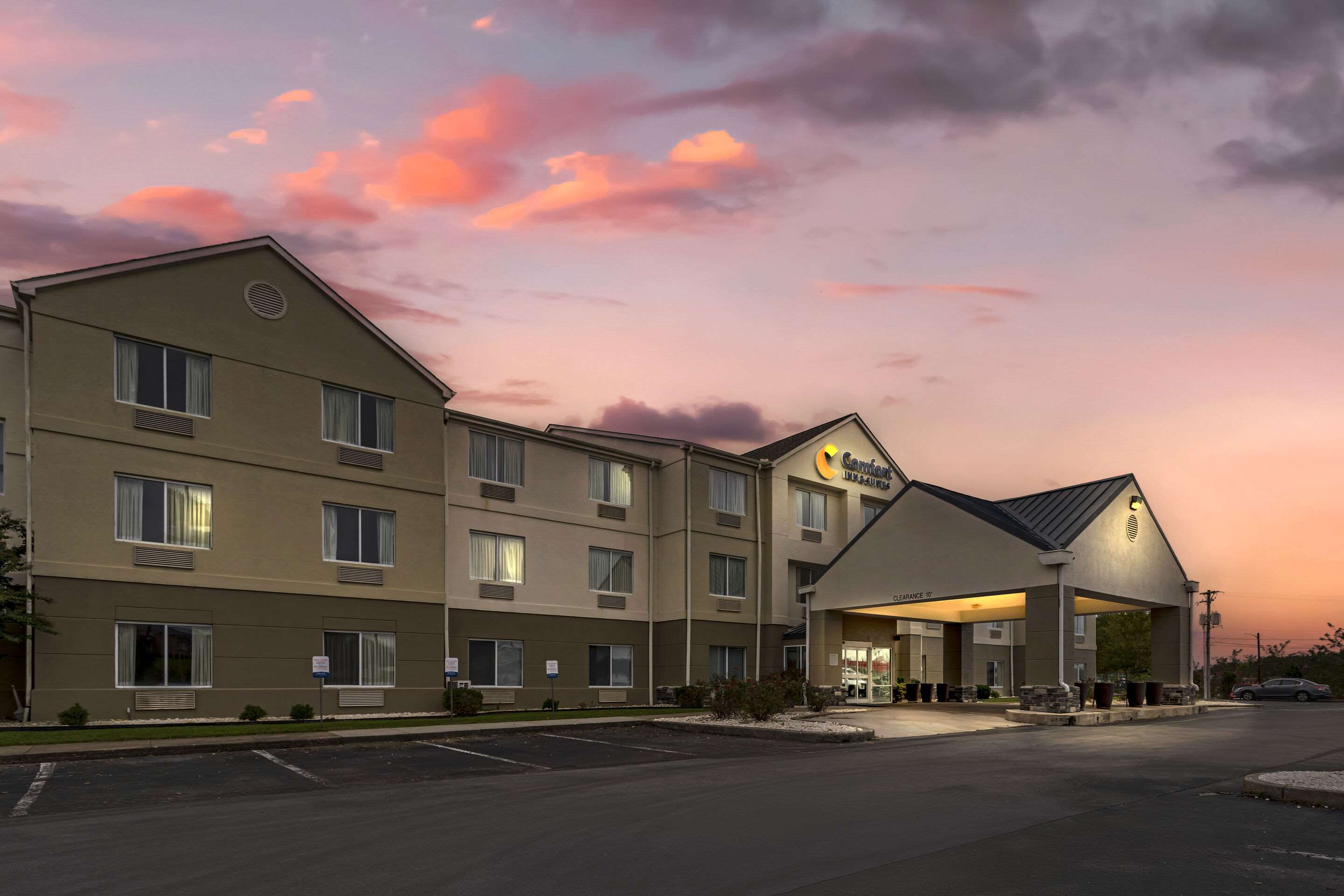 Twilight | Comfort Inn & Suites