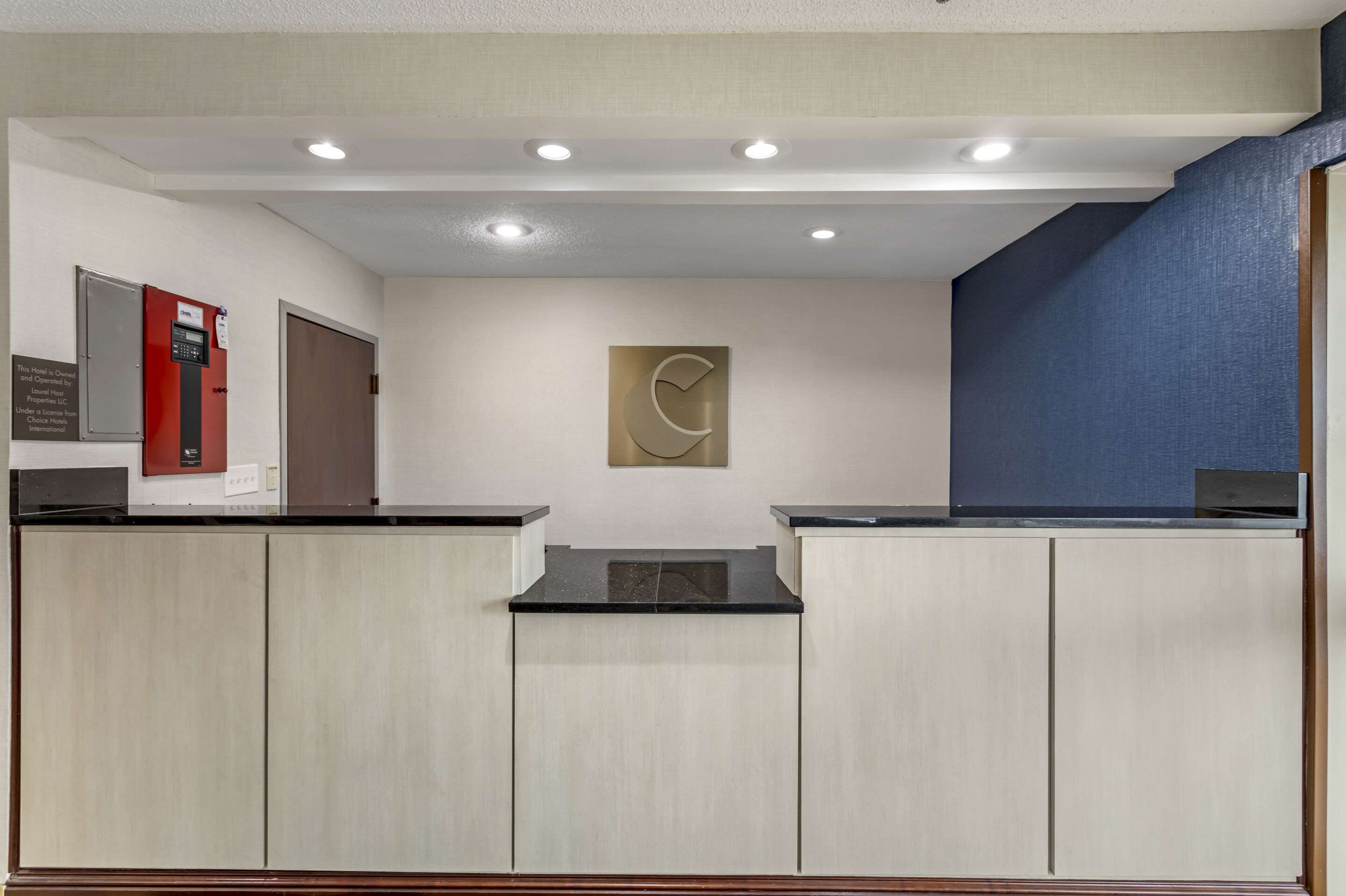 Front desk | Comfort Inn & Suites