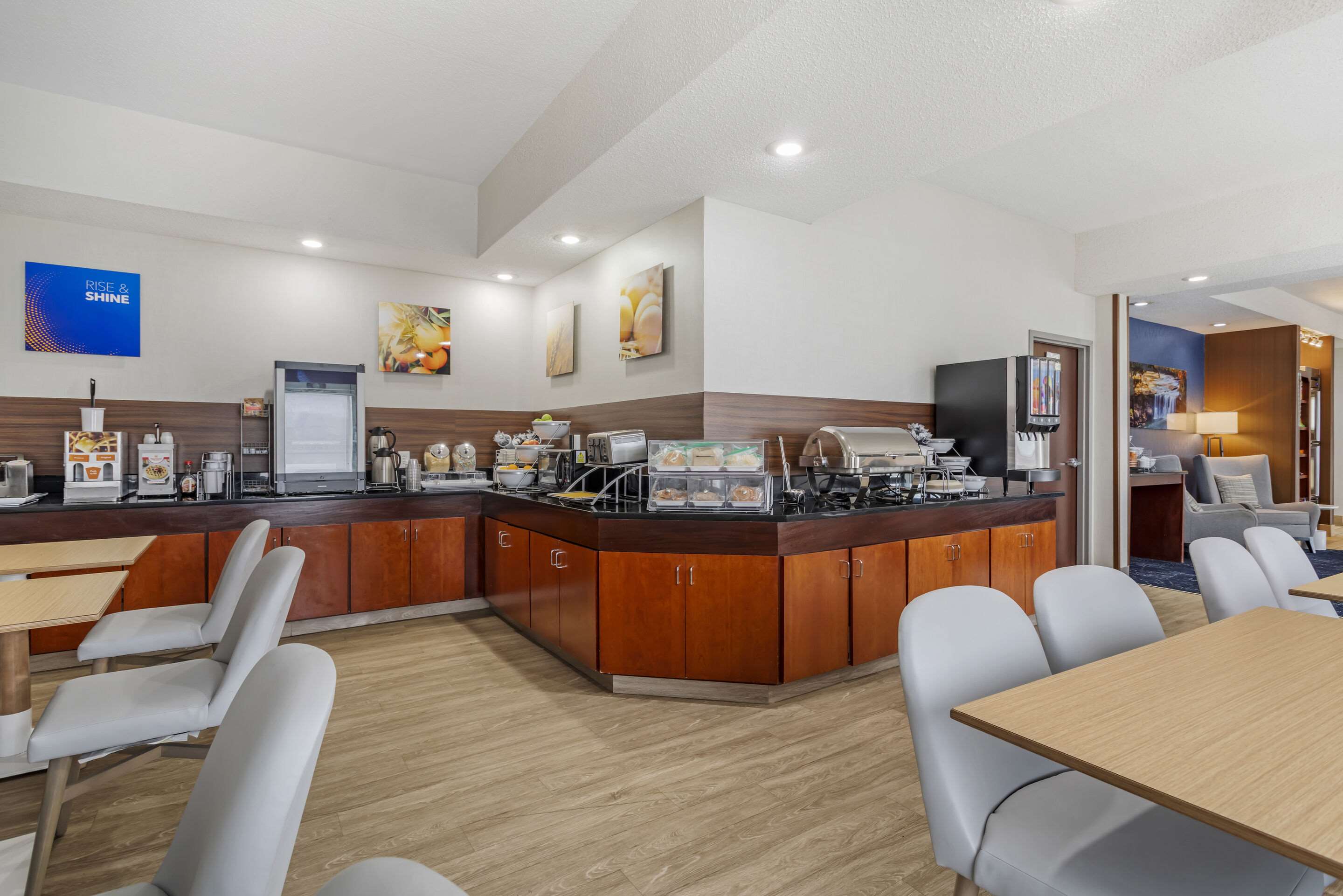Breakfast area | Comfort Inn & Suites