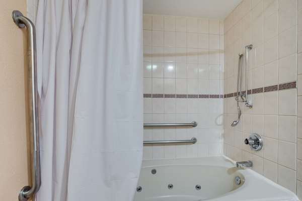  - Quality Inn Lee's Summit