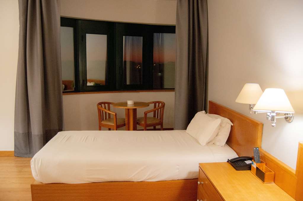 TRYP MONTIJO PARQUE HOTEL-guestroom-Guest Room,On-Site.jpg