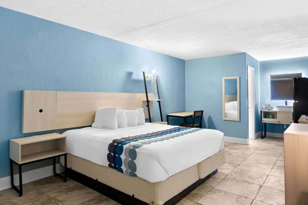 SUBURBAN STUDIOS BRUNSWICK I-95-guestroom-Guest Room,On-Site.jpg