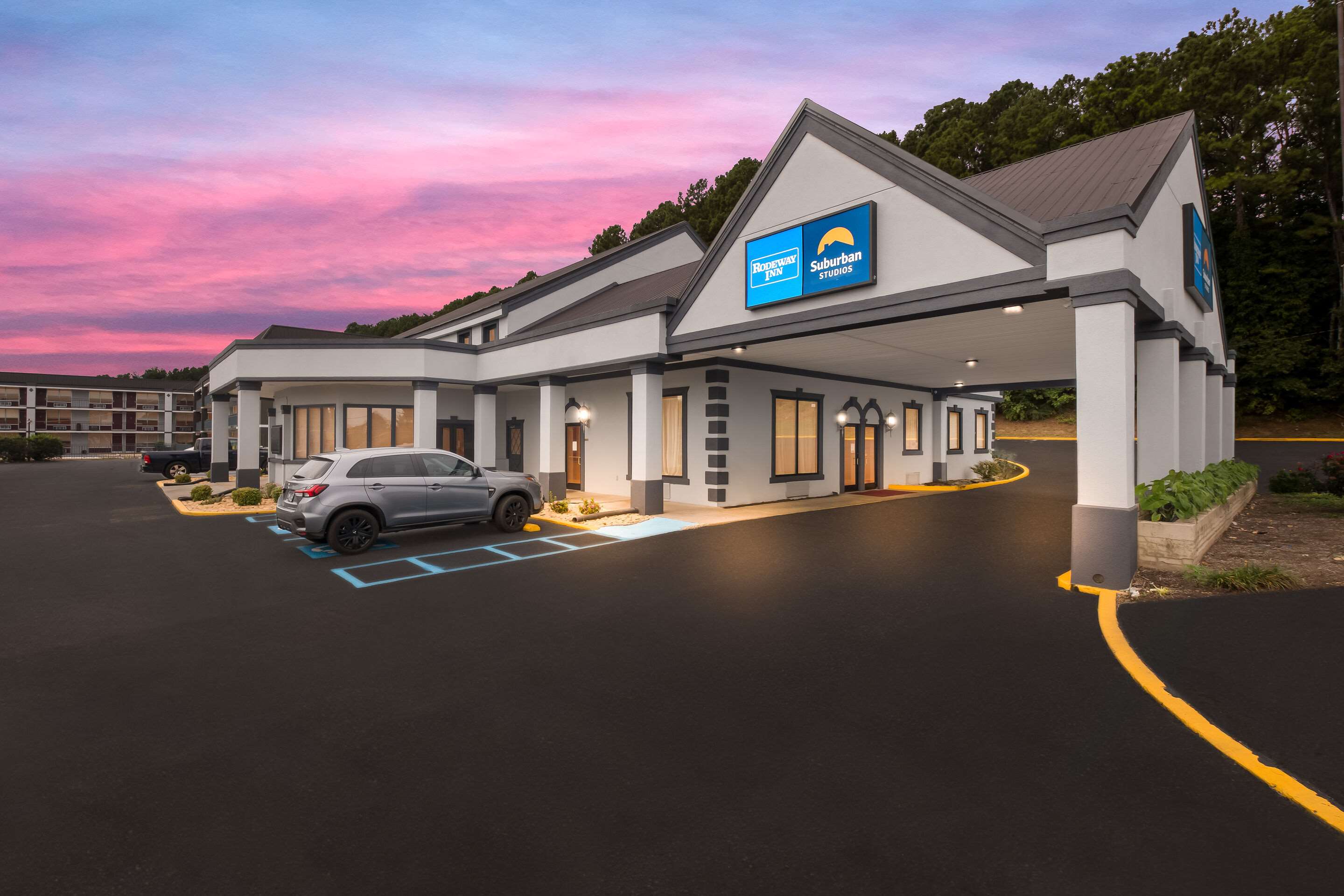 Twilight | Rodeway Inn Cleveland TN I-75