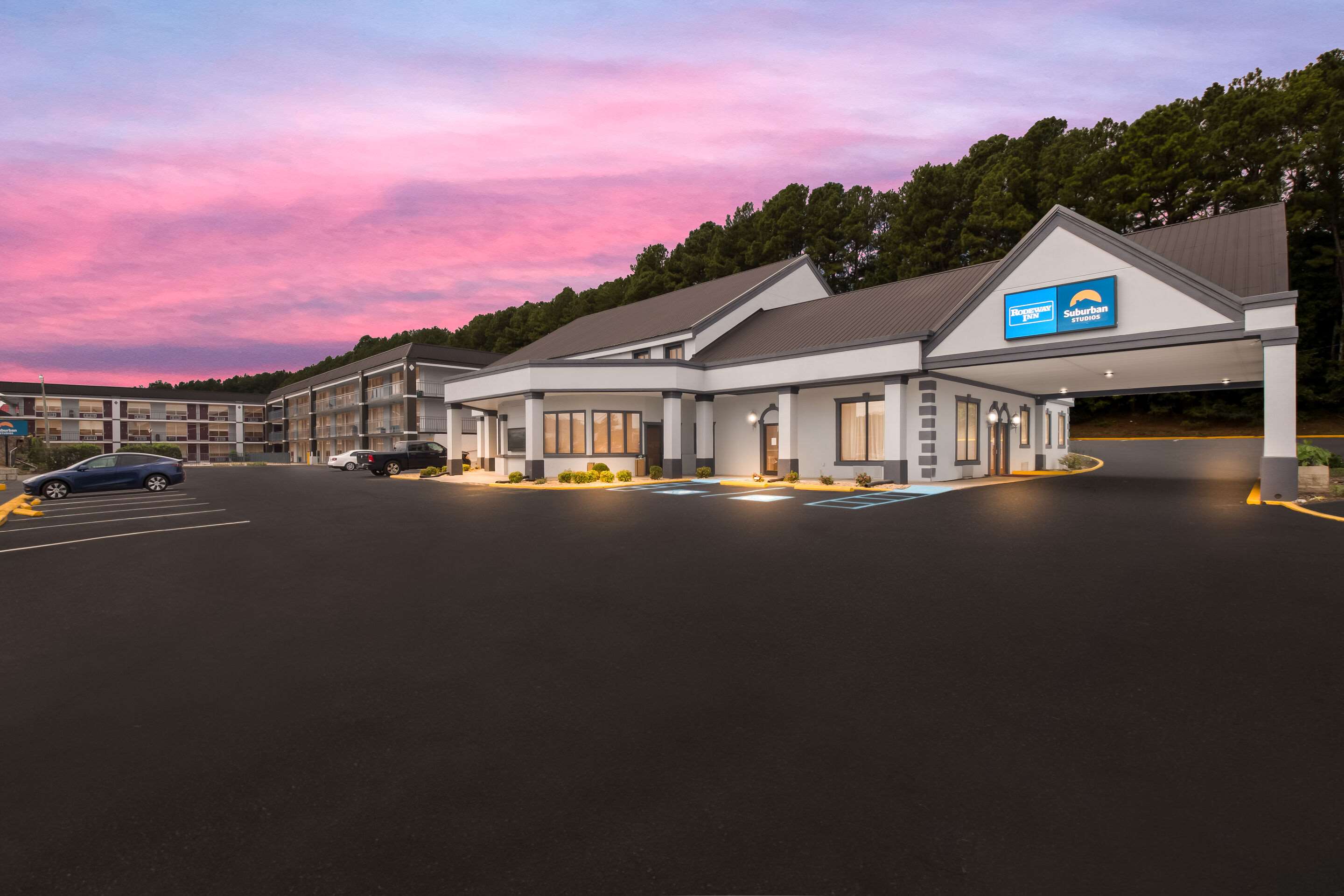 Twilight | Rodeway Inn Cleveland TN I-75