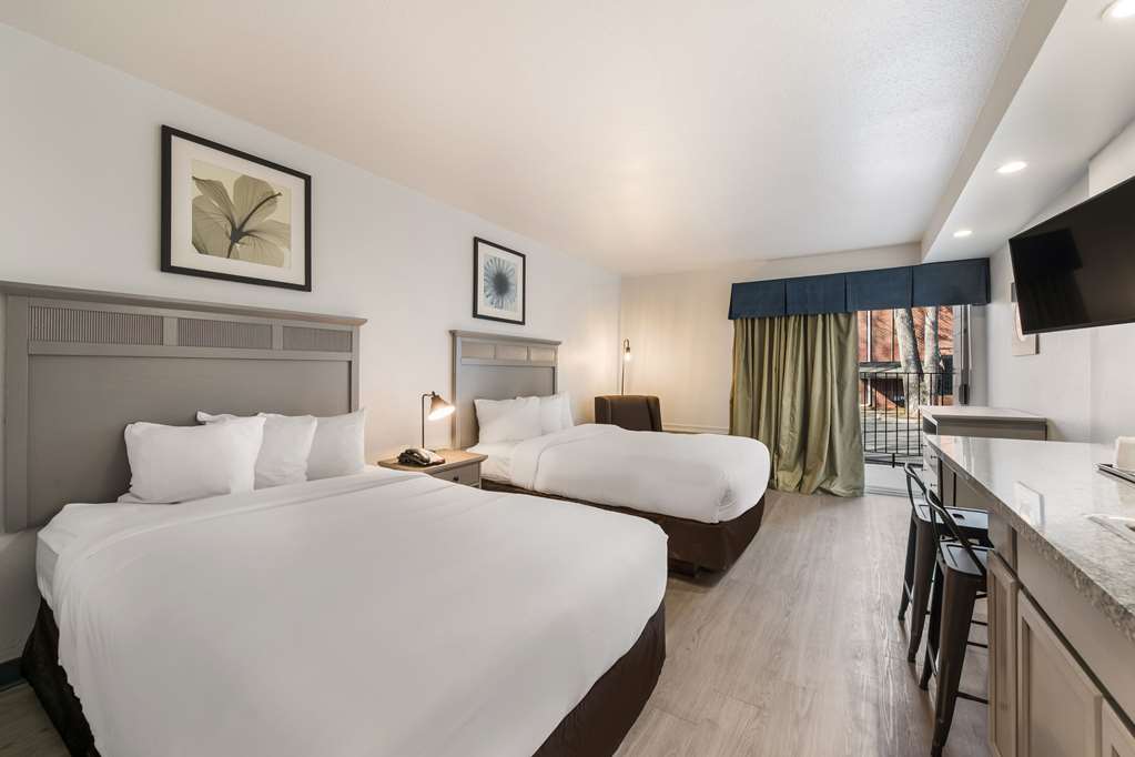 SUBURBAN STUDIOS WILLIAMSBURG CENTR-guestroom-Guest Room,On-Site.jpg